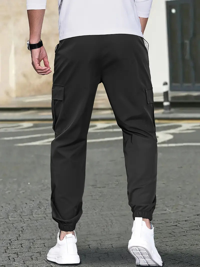 Einfarbige Herren Freizeithose mit Taschen – Lukas