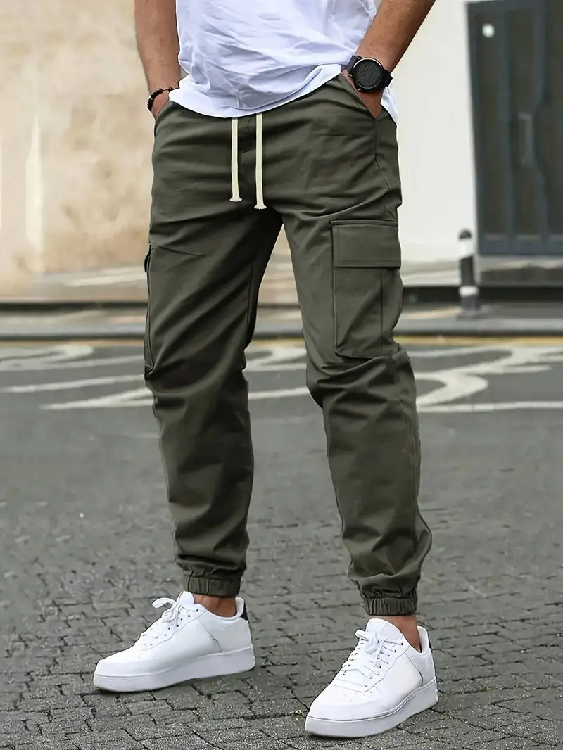 Einfarbige Herren Freizeithose mit Taschen – Lukas