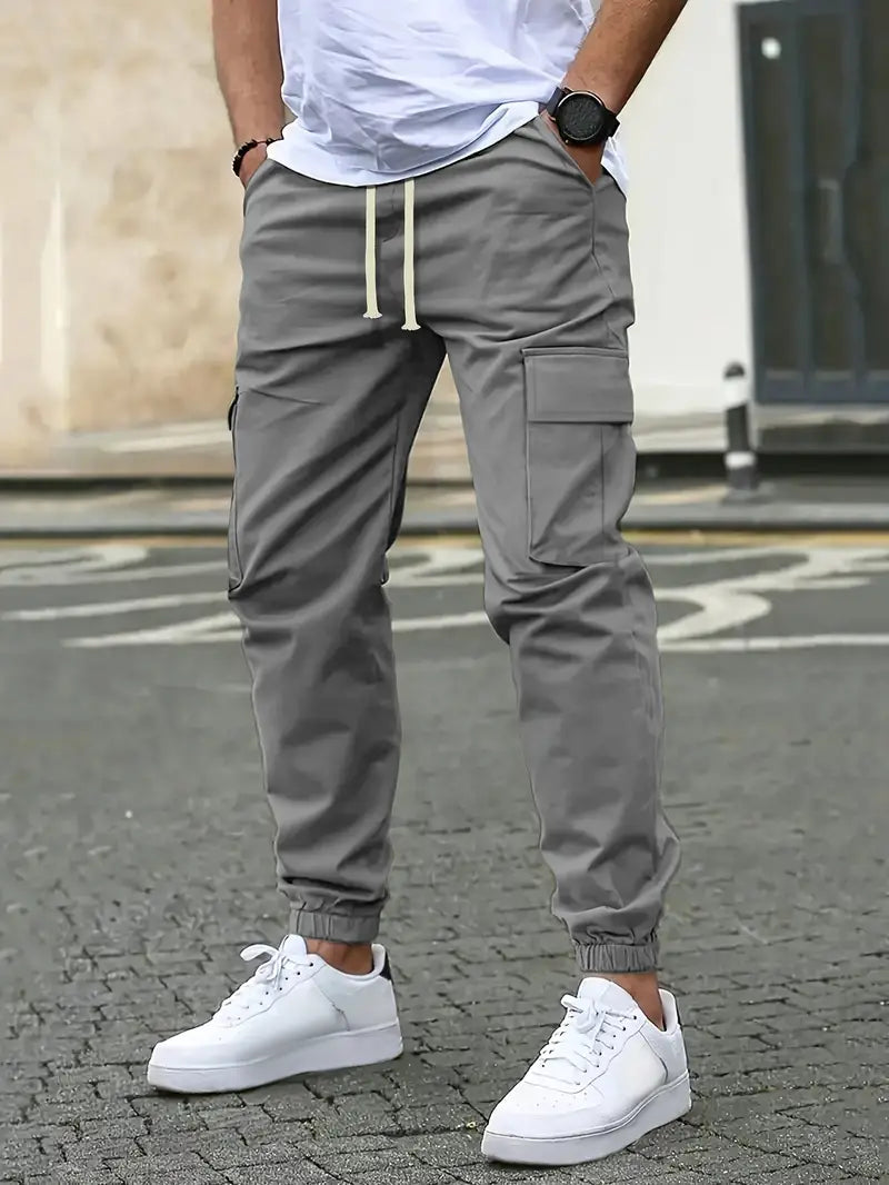 Einfarbige Herren Freizeithose mit Taschen – Lukas