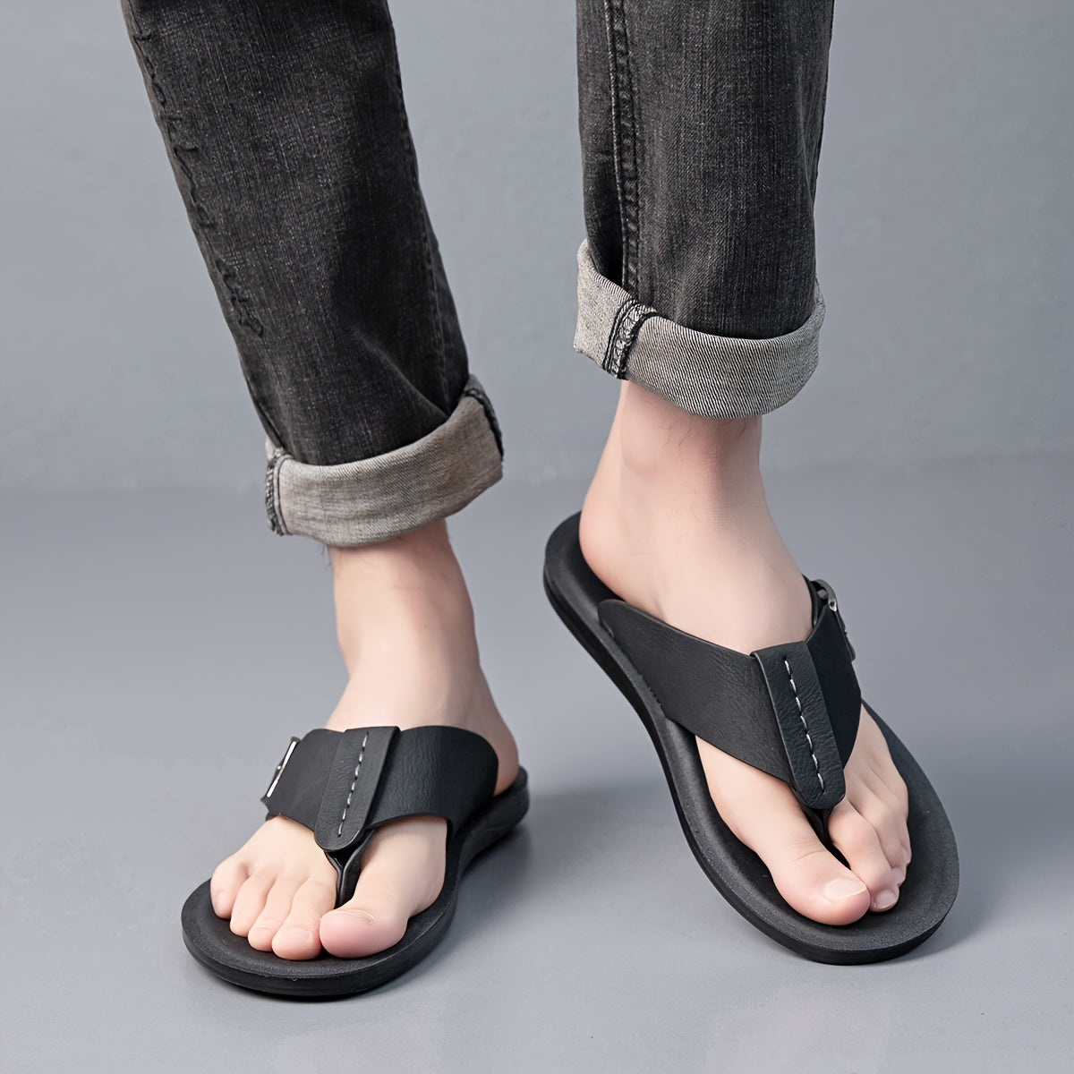 Schwarze Flip-Flops mit Schnalle - Leo