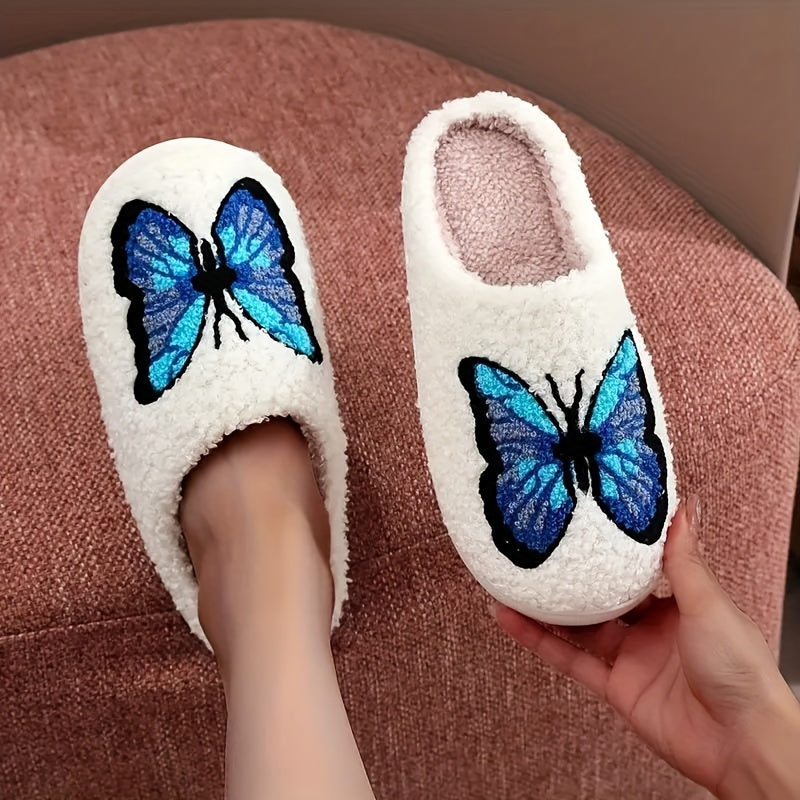 Hausschuhe Weiß – Flauschige Slipper mit Blauem Schmetterlingsmotiv