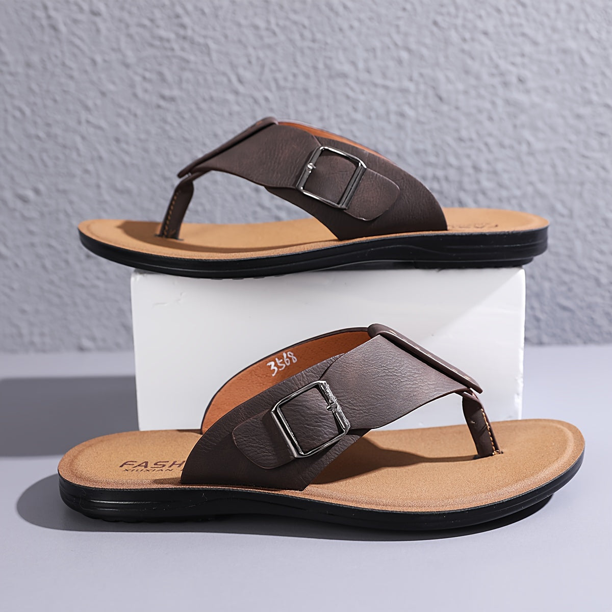 Schwarze Flip-Flops mit Schnalle - Leo