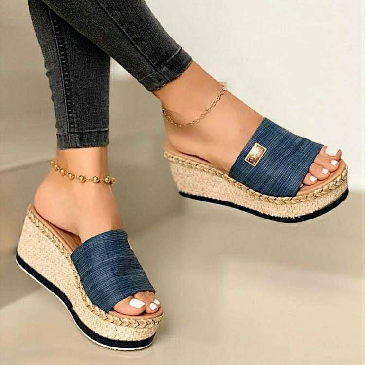 Lina Braune Sandal-Wedges