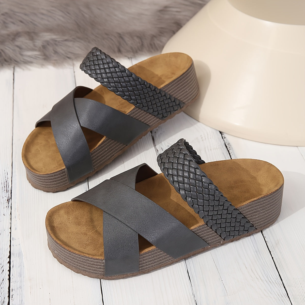 Braune Geflochtene Slipper - Lina