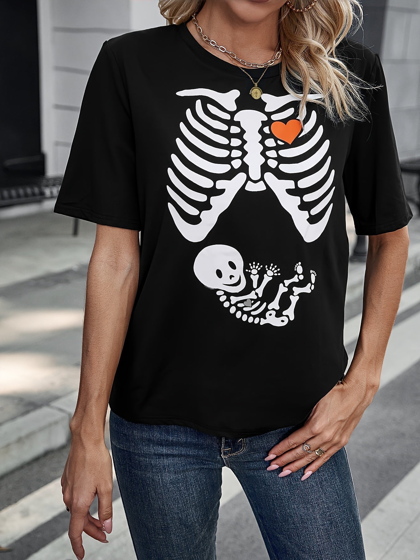 Schwarzes Halloween-T-Shirt mit Skelett-Aufdruck - Rundhalsausschnitt